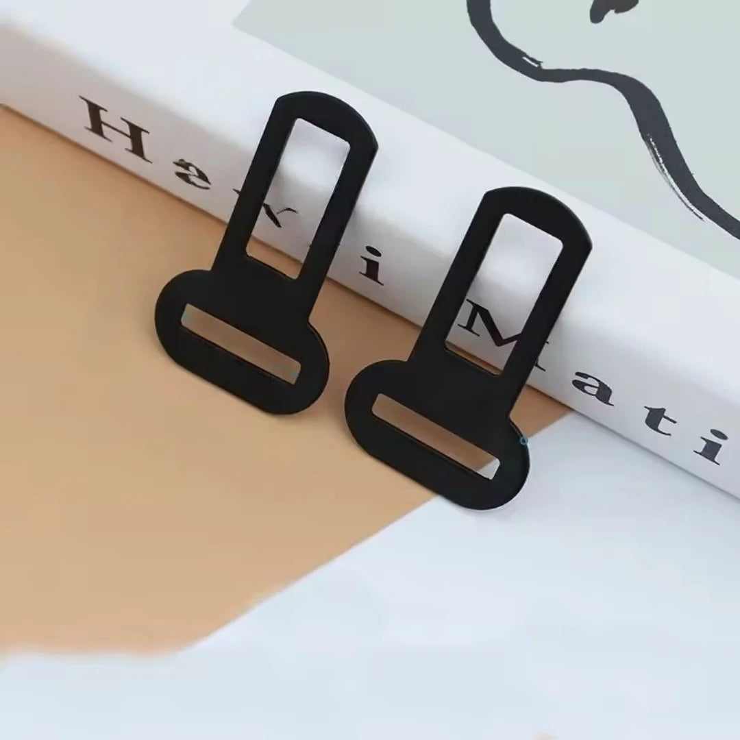 Rust-Proof Pet Seat Belt Clip - product detail view